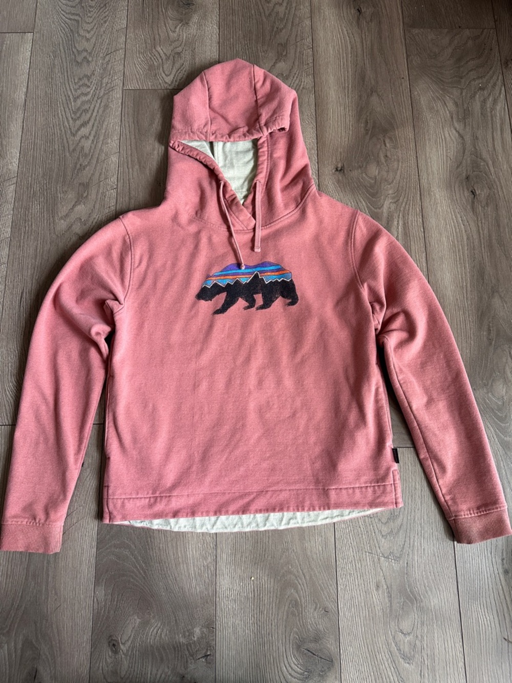 Patagonia hooded sweatshirt
Fitz Roy Bear Uprisal Hoodie Pink SMALL